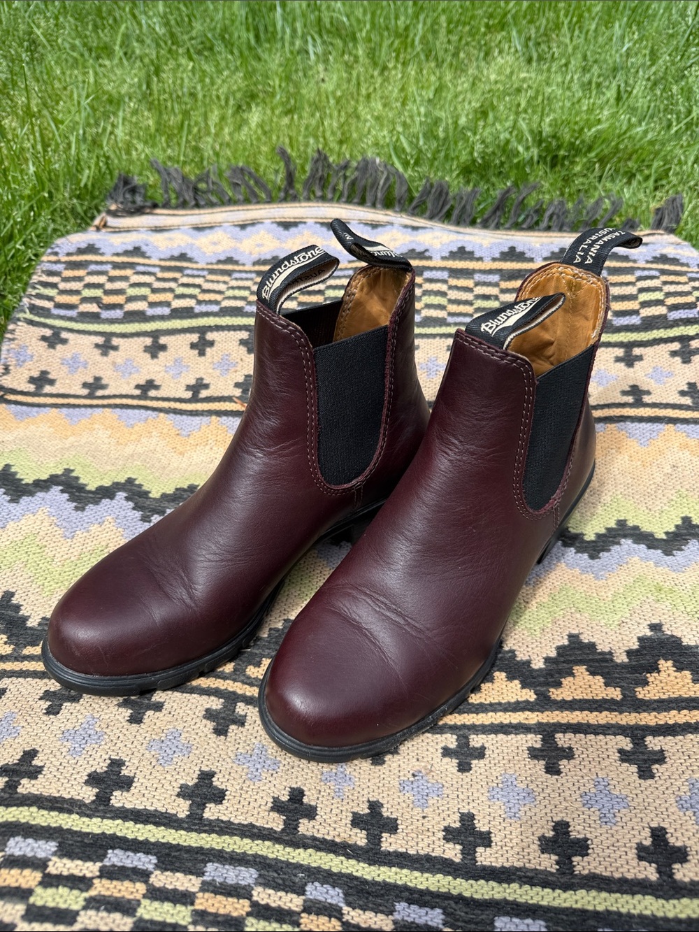 Blundstone Heeled Boots , Shiraz (Dark Burgundy), size 7 US